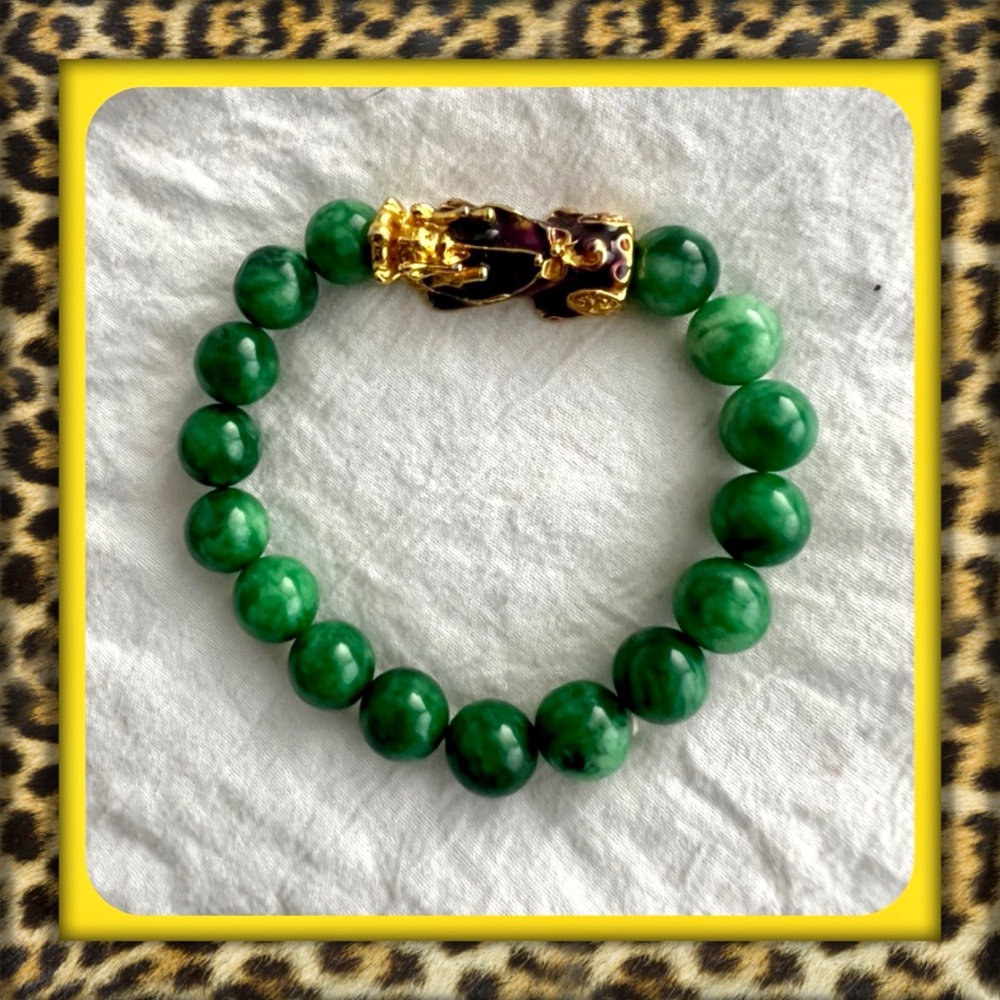 👑✅PRICE FIRM✅ Green Beaded Bracelet with Pixiu Gold Accent. NWOT